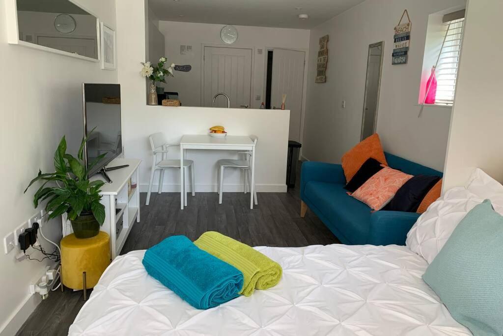 Bournemouth Nr Town Beach Train Coach Shops Lovely Entire Apartment Allows Quiet Good Dogs Exterior photo