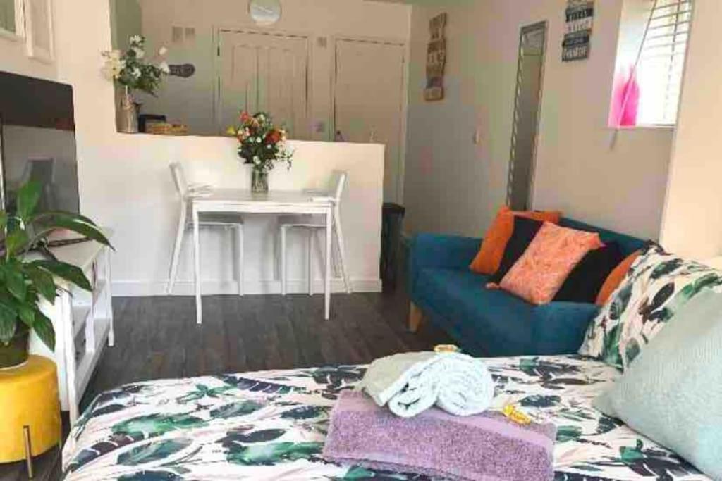 Bournemouth Nr Town Beach Train Coach Shops Lovely Entire Apartment Allows Quiet Good Dogs Exterior photo