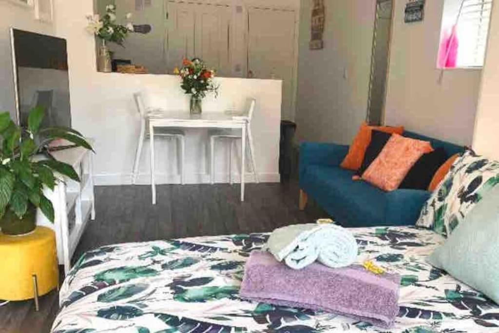 Bournemouth Nr Town Beach Train Coach Shops Lovely Entire Apartment Allows Quiet Good Dogs Exterior photo